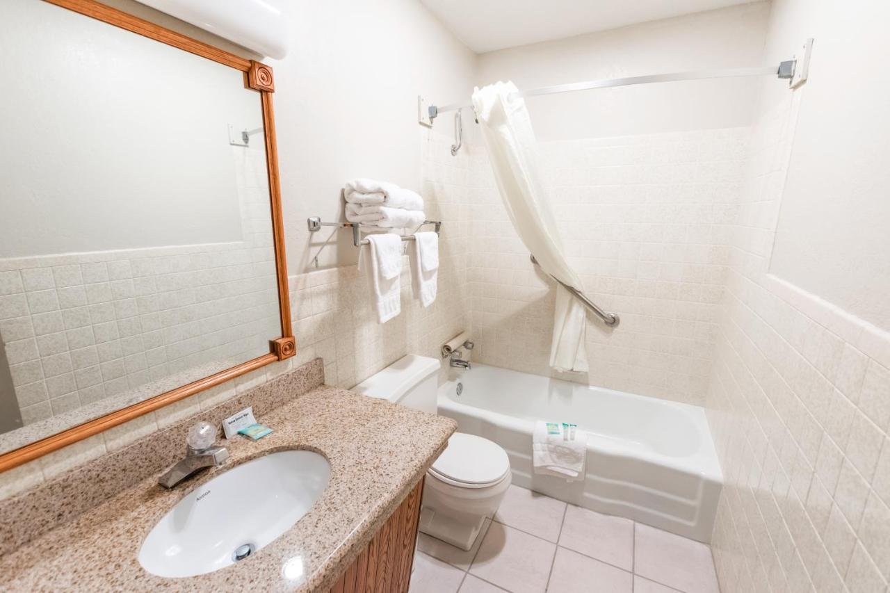 אמפוריה Eleven Boutique Hotel Llc מראה חיצוני תמונה